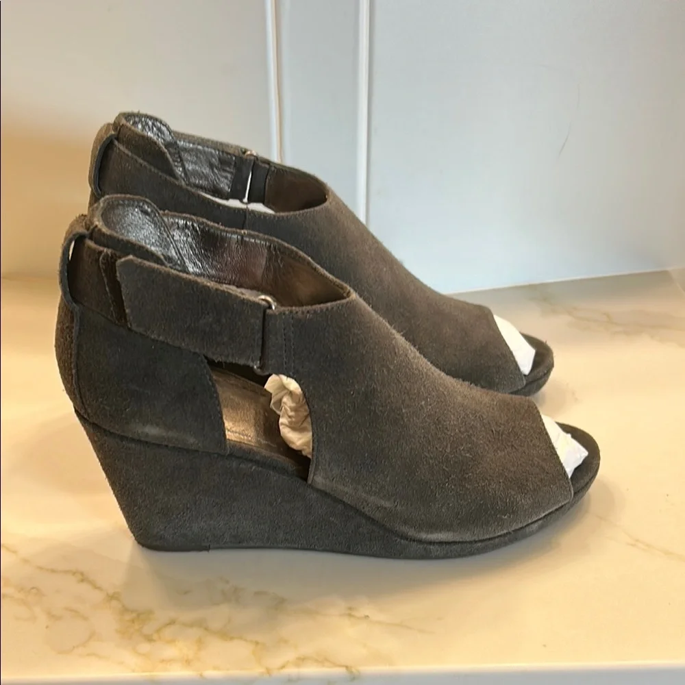 Johnston & Murphy chic suede